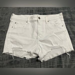 White American Eagle shorts
